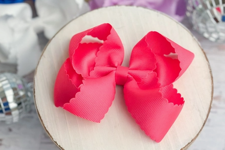 Scalloped Bow