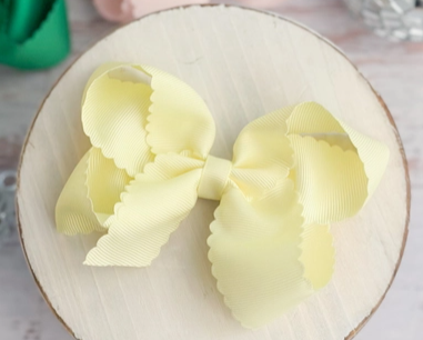 Scalloped Bow